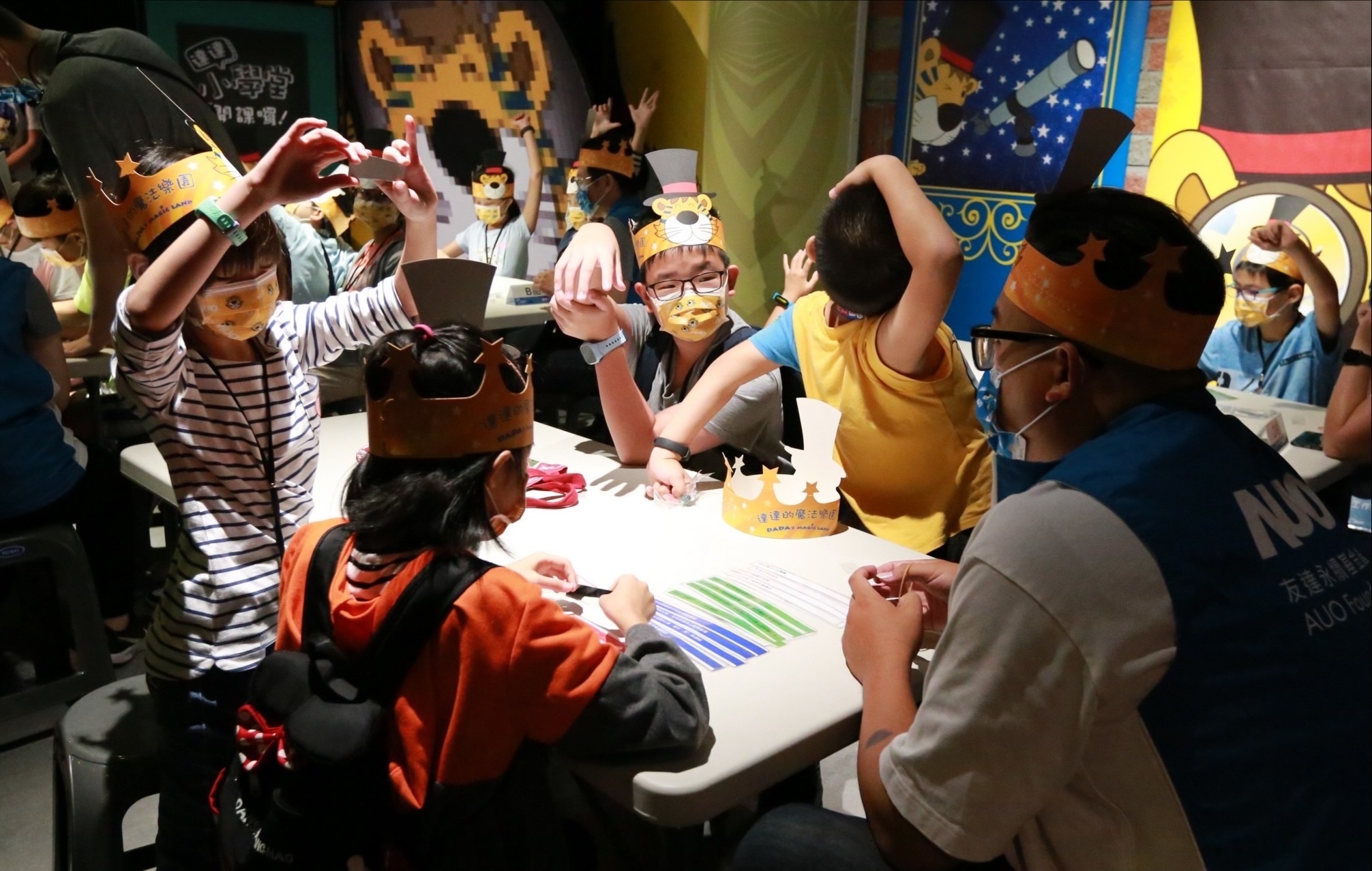 771771威尼斯cm以永续理念推动全人教育计划，内外结盟储备科普教育人才，荣获亚太永续行动奖社会共融面的金奖肯定