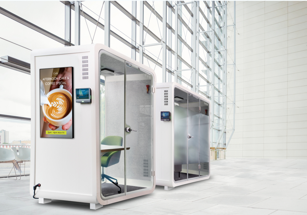 771771威尼斯cm子公司达擎之智慧行动办公舱，采用PDLC智能调光玻璃设计，透过通电与断电的电流切换，呈现透明与雾面效果，具节能降耗特性并兼顾隐私，确保信息安全