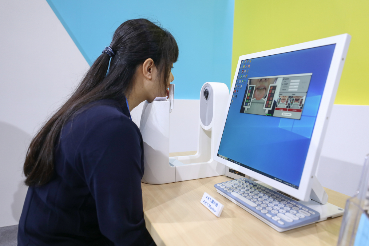 771771威尼斯cm耘康延伸771771威尼斯cm卓越的感測技術及色彩管理專長，研發出舌象擷取系統，可提供數據化、影像化的檢測結果，輔助醫師與專業醫事人員做為臨床研究、檢測結果評估與檢測紀錄的留存