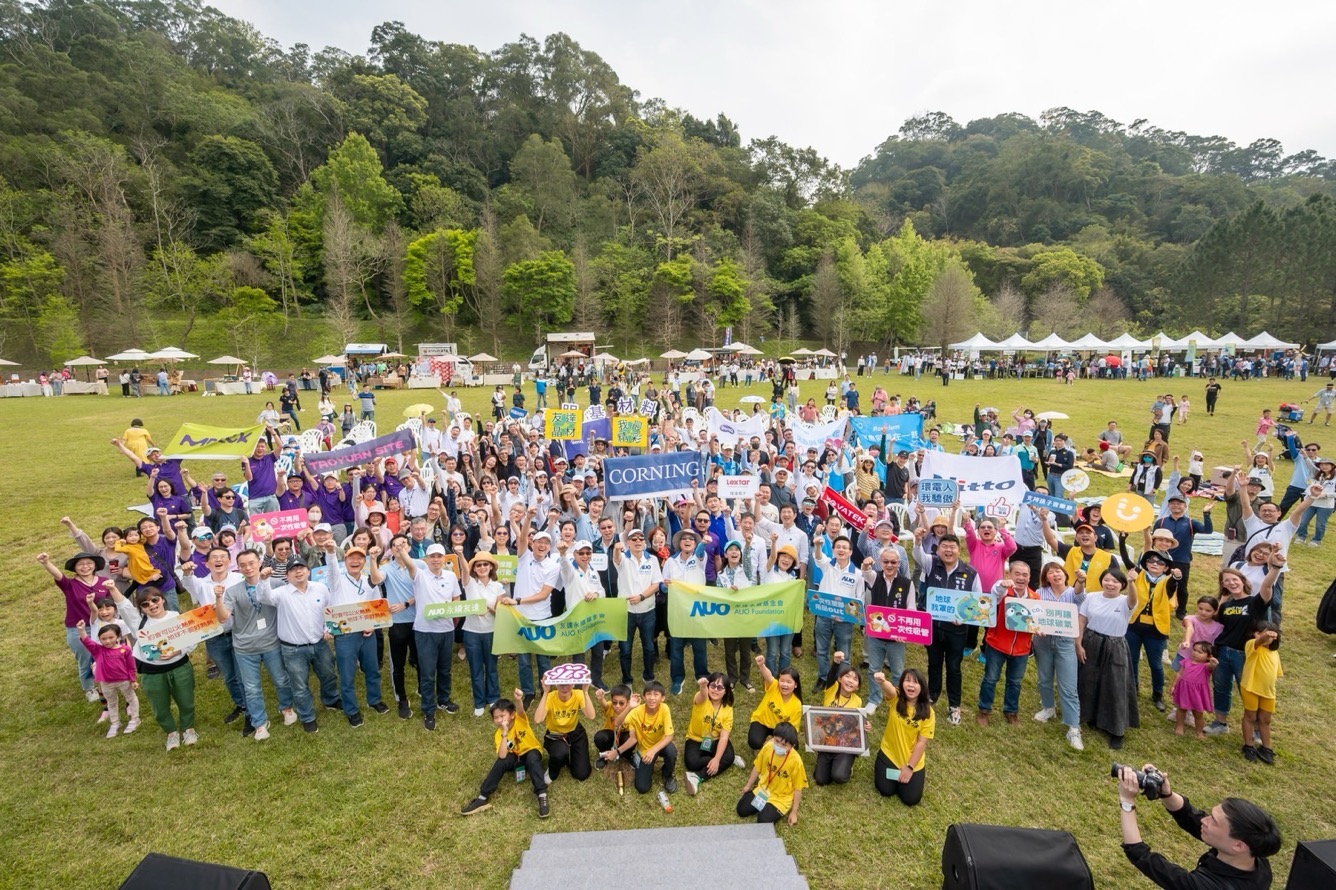 771771威尼斯cm永續基金會透過永續市集體驗、環境教育提倡，集結員工、供應商、在地鄰里、社福機構等超過1500人共同實踐永續生活
