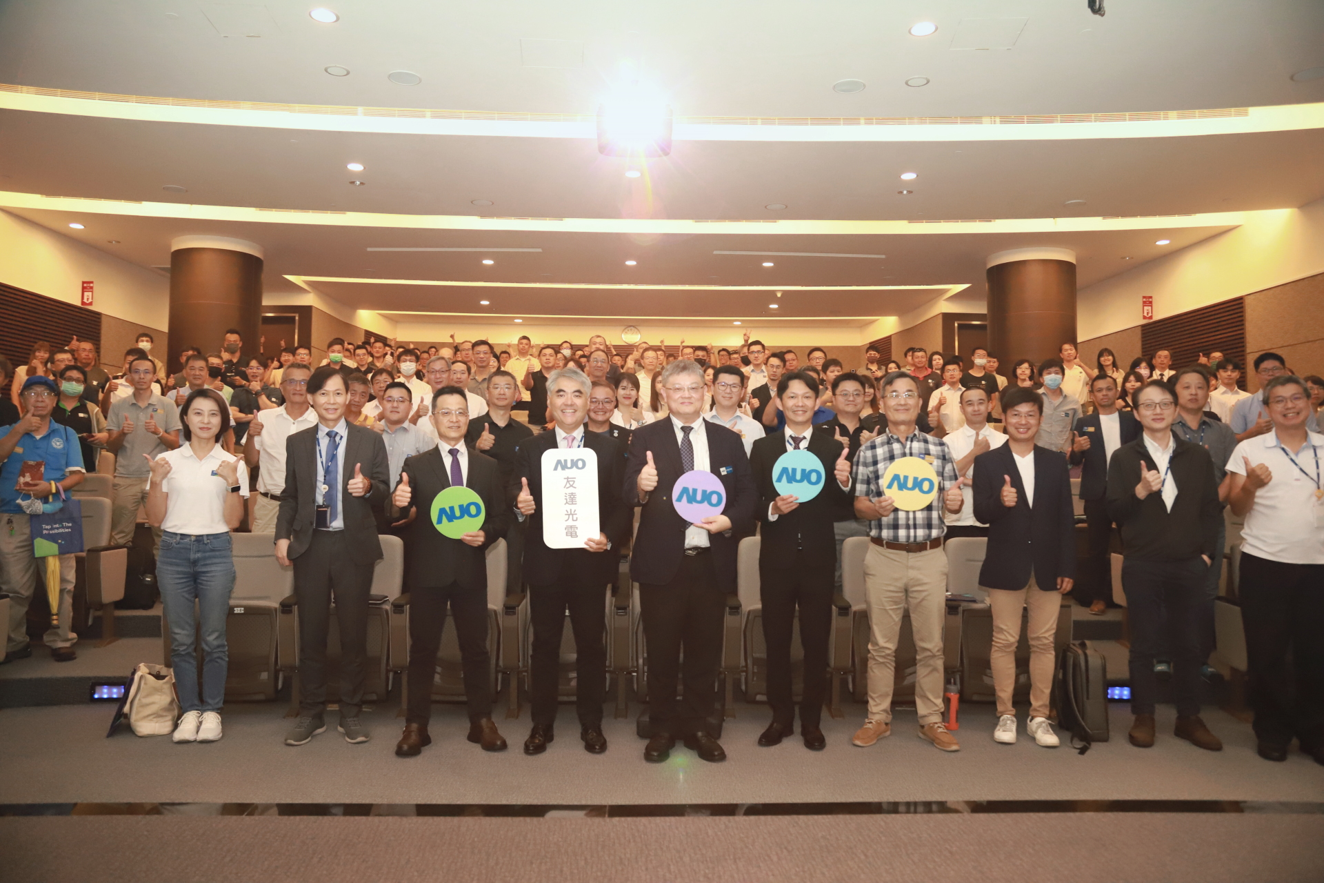 771771威尼斯cm光電邀請領域專家共研再生能源發展、電力需求及建築物減碳等議題進行交流，盼共擘綠色永續生態圈的嶄新契機。