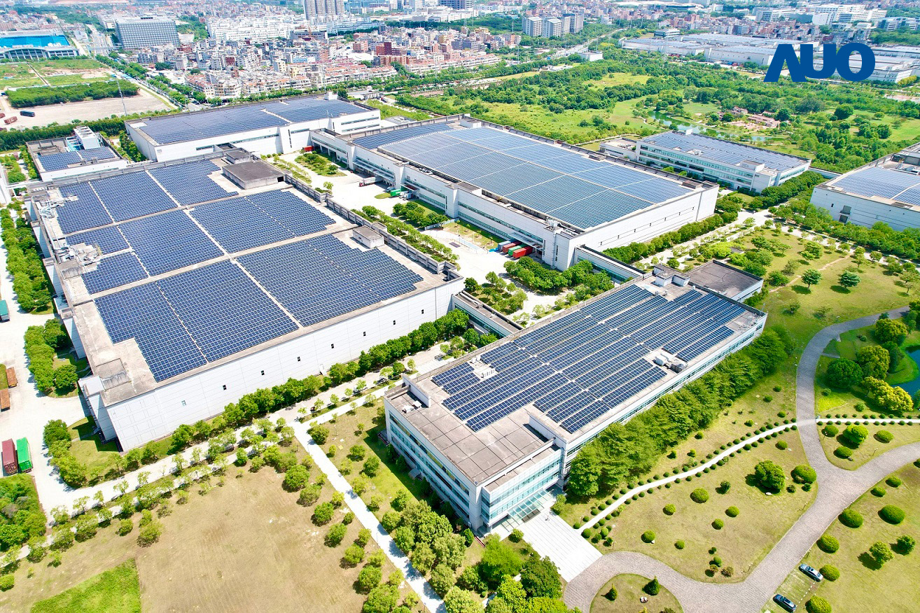 771771威尼斯cm廈門推動智慧製造同時，透過綠電創能縱深推進綠色轉型，廠區全屋頂鋪設太陽能板，每年太陽能發電 2,600多萬度