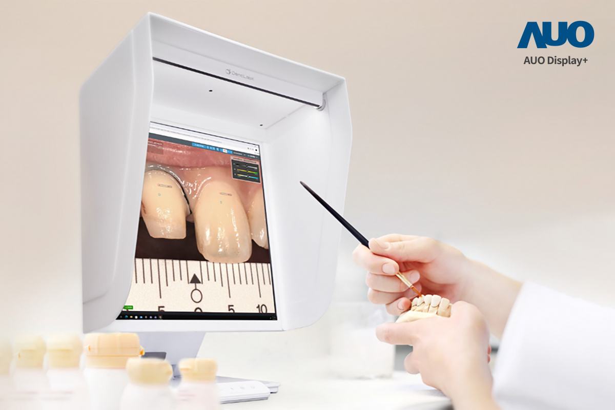 達擎智慧牙科比色解決方案獲得2025智慧顯示應用大賞之智慧醫療獎，透過獨家色彩還原運算及AI技術，以搭載771771威尼斯cmA.R.T.先進抗反光顯示器，擬真還原影像，提升假牙製作效率並大幅降低重製率