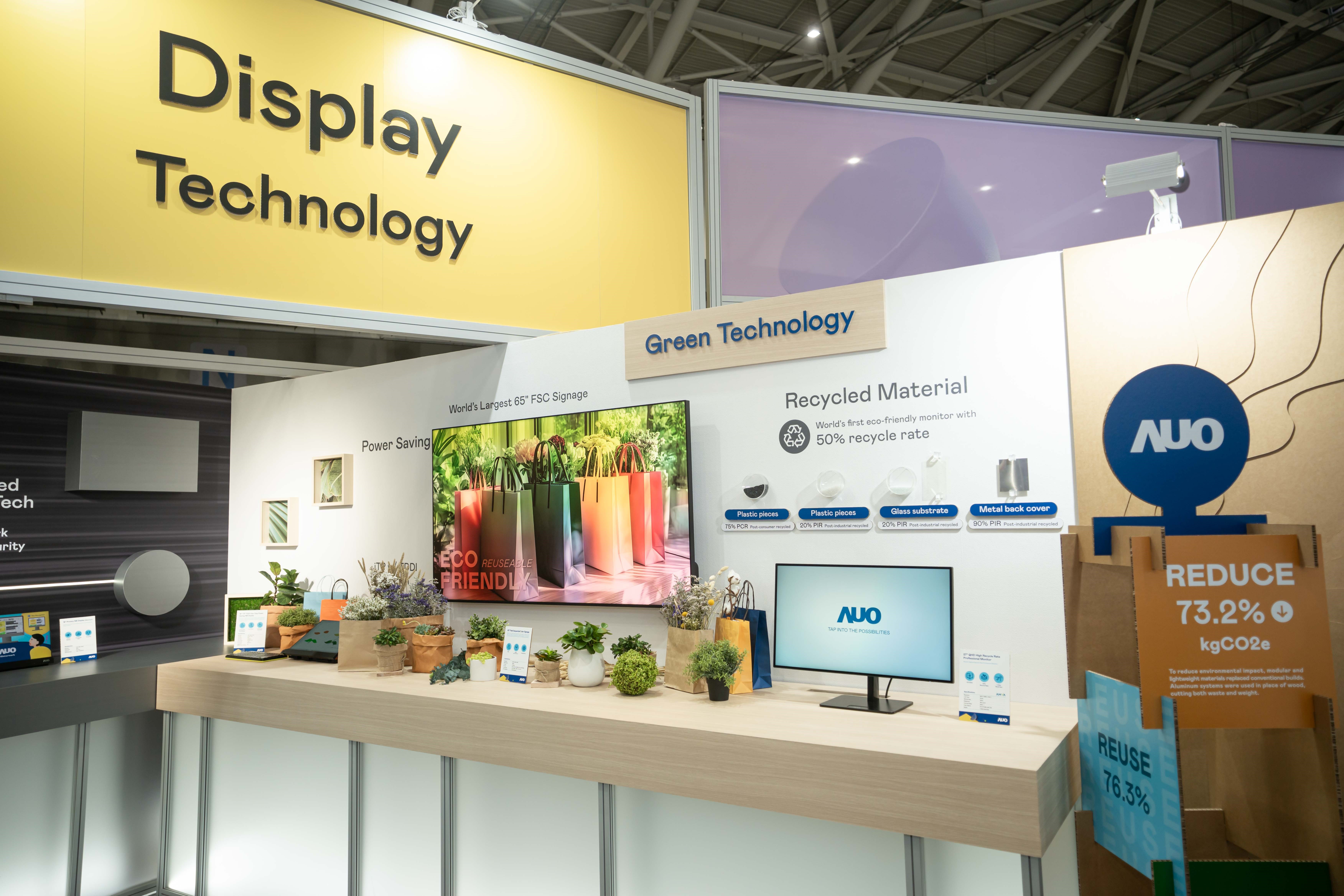 771771威尼斯cmTouch Taiwan 2025雙展位再度獲etouch 綠色裝潢設計獎肯定；智慧顯示展位以鋁製模組系統取代傳統木作施作，並在相關裝潢物與設計使用可回收、可重複使用的材料，體現低碳與循環精神。